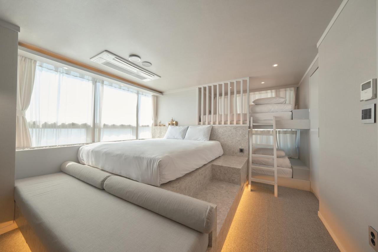 Uh Suite The Haeundae Busan Eksteriør billede
