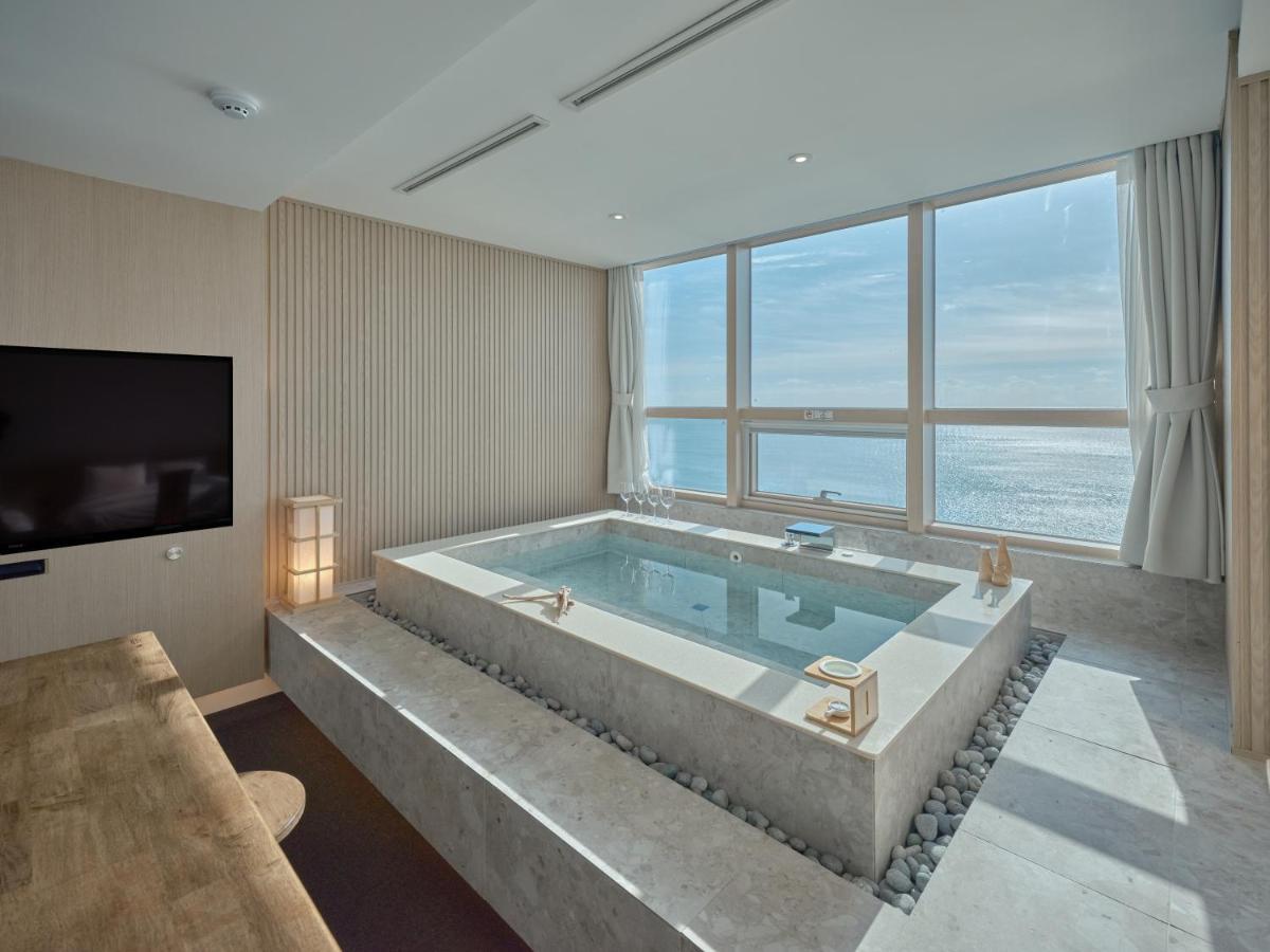 Uh Suite The Haeundae Busan Eksteriør billede