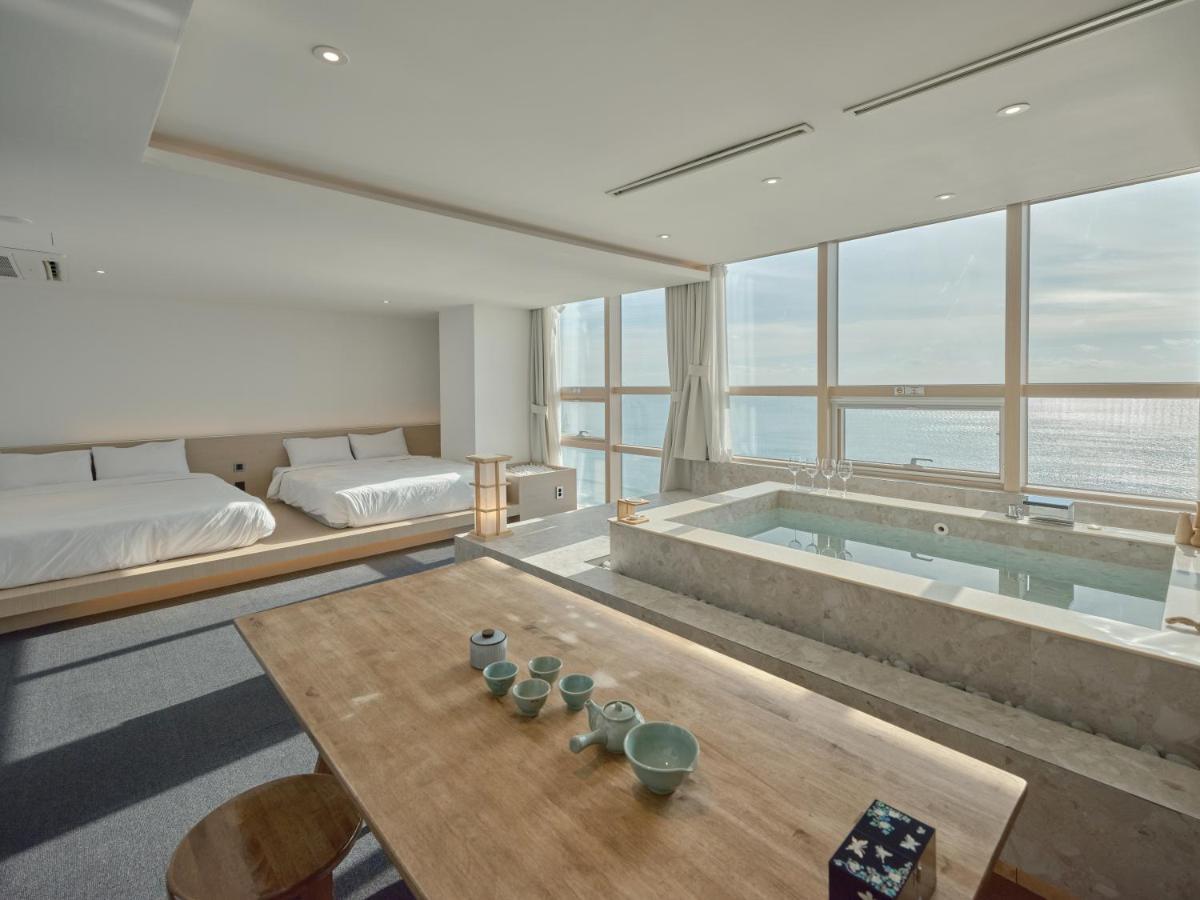 Uh Suite The Haeundae Busan Eksteriør billede