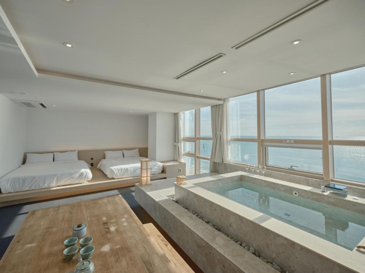 Uh Suite The Haeundae Busan Eksteriør billede