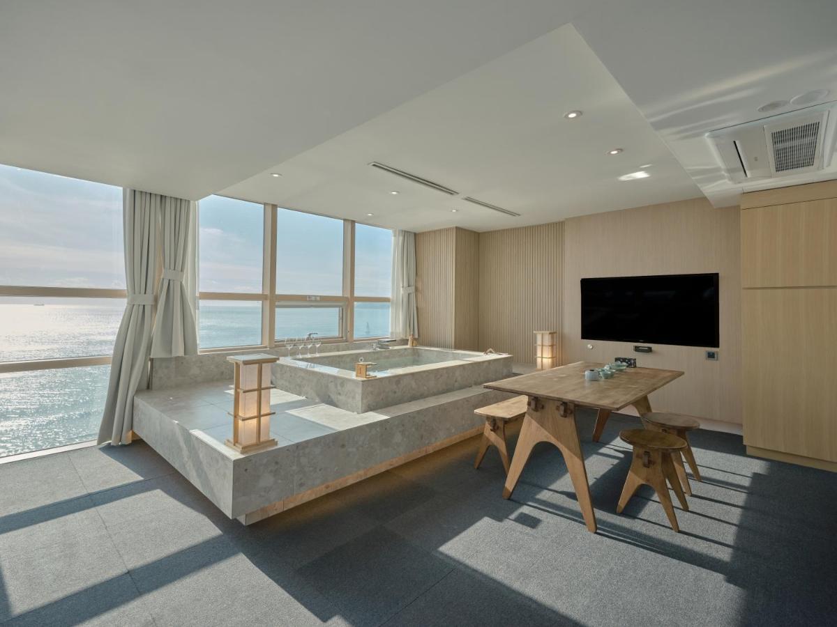 Uh Suite The Haeundae Busan Eksteriør billede